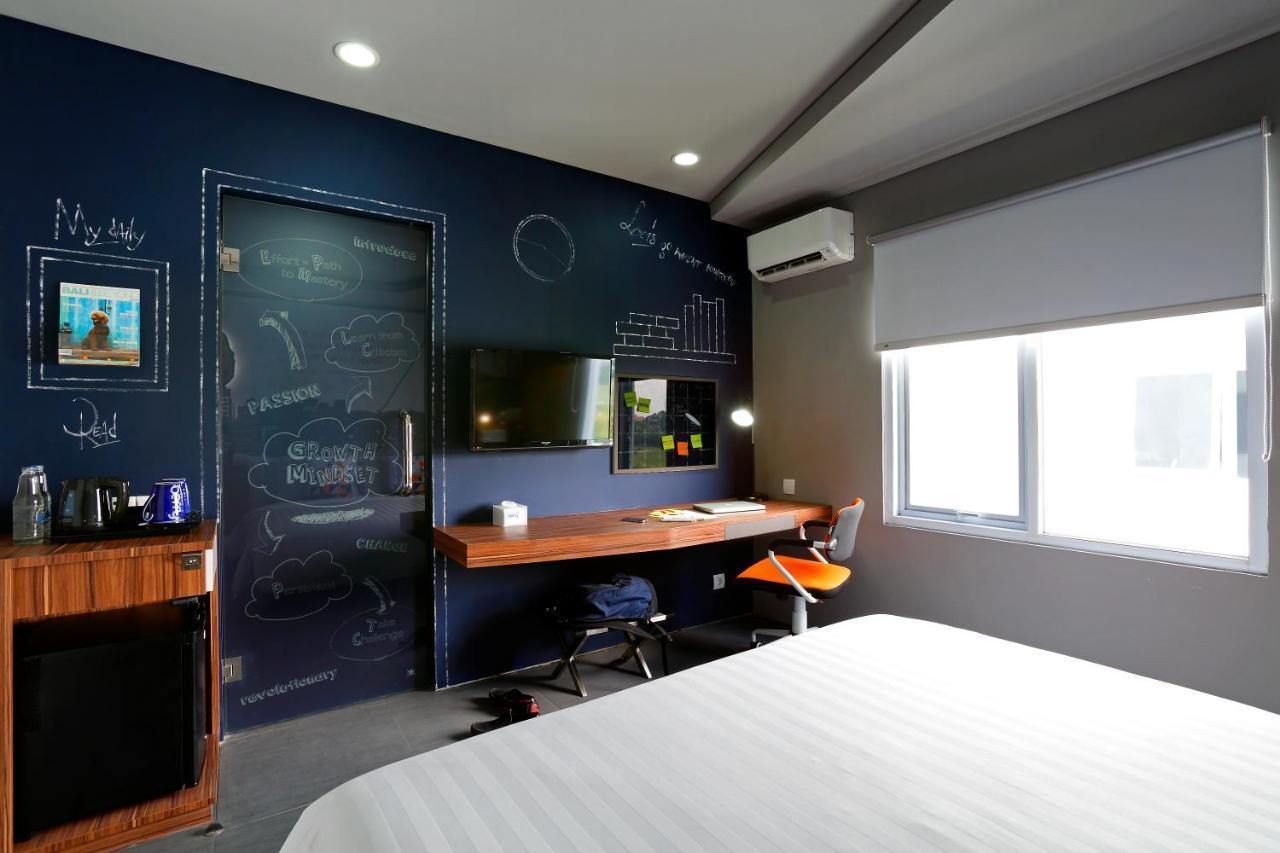 Berry Biz Hotel Sunset Road Seminyak Exterior foto