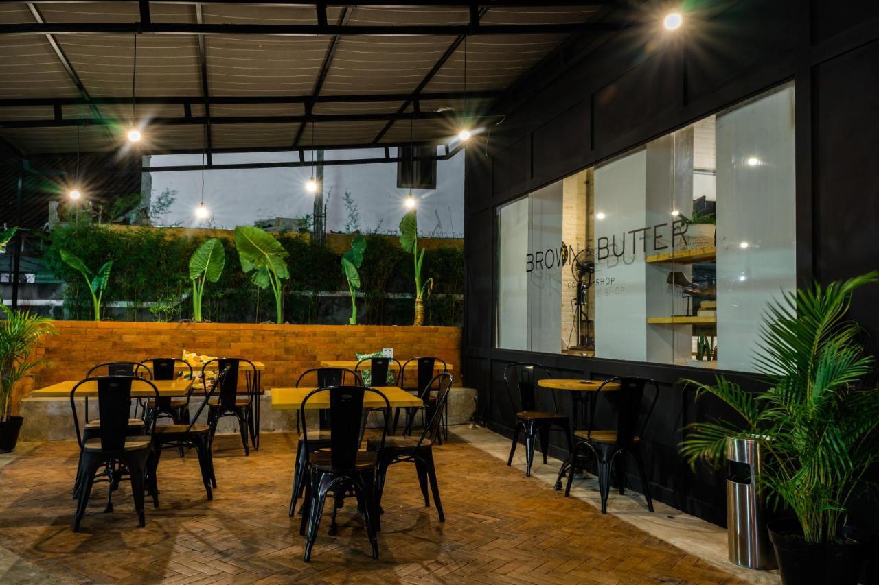 Berry Biz Hotel Sunset Road Seminyak Exterior foto