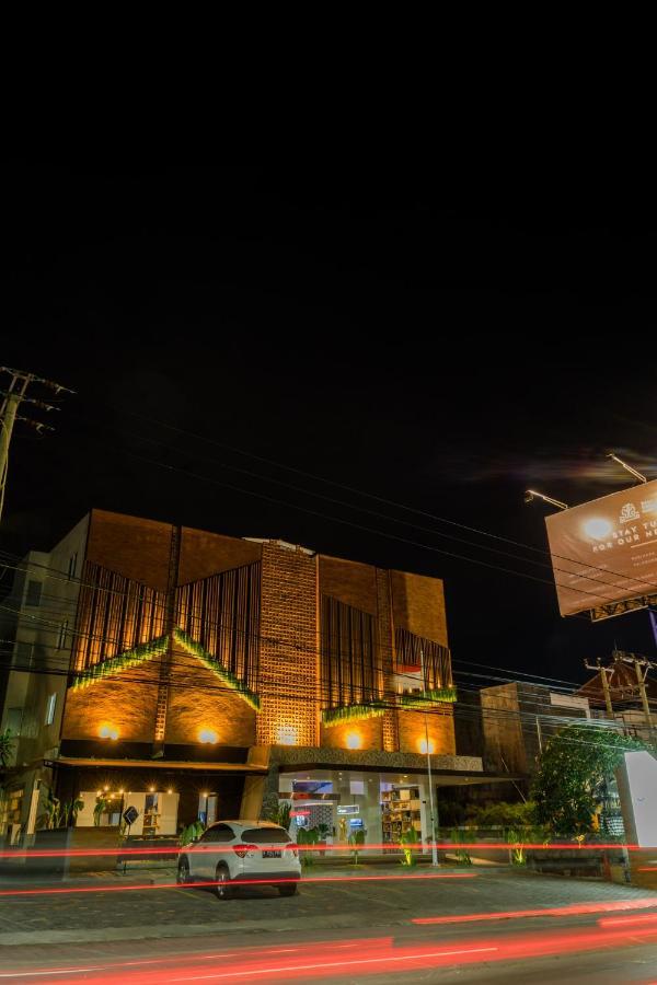 Berry Biz Hotel Sunset Road Seminyak Exterior foto