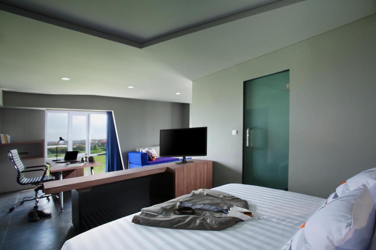 Berry Biz Hotel Sunset Road Seminyak Exterior foto