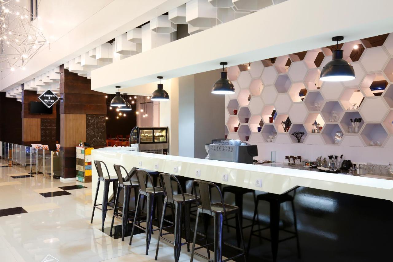Berry Biz Hotel Sunset Road Seminyak Exterior foto